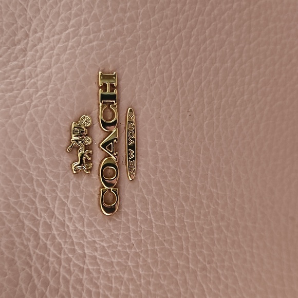 Gorgeous Coach Soft Pink Leather Camera Style Crossbody Bag 💖 - Picture 3 of 16